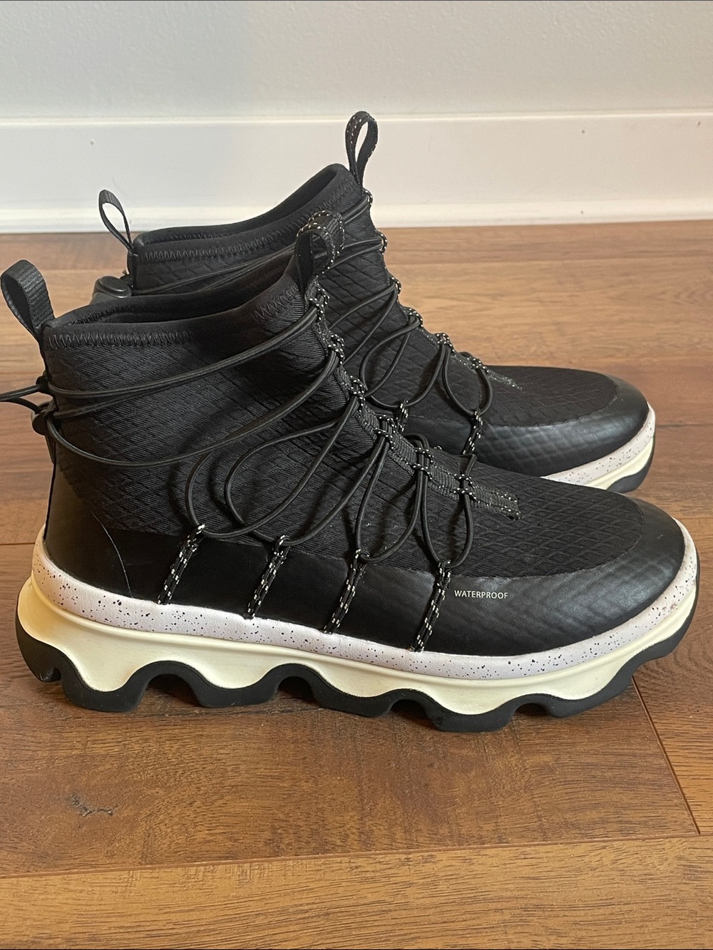 Sperry Women’s Saltwater Waterproof Hiking Boots Size 9